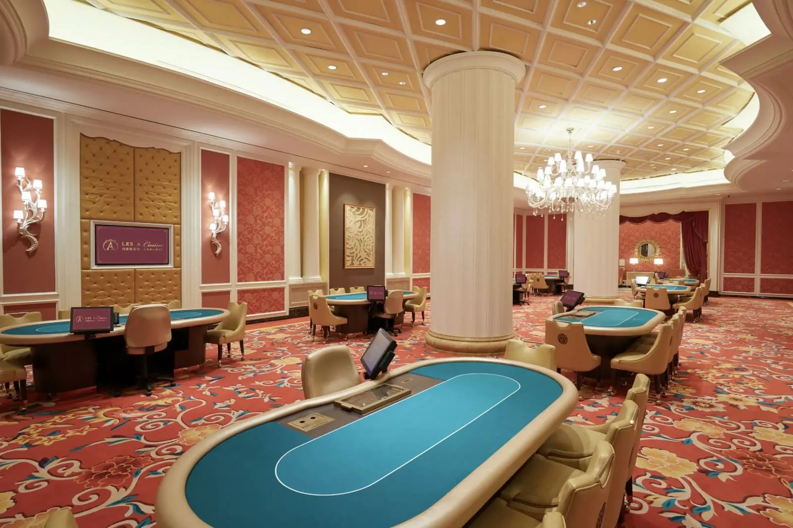 LES A Casino · 桌台游戏区