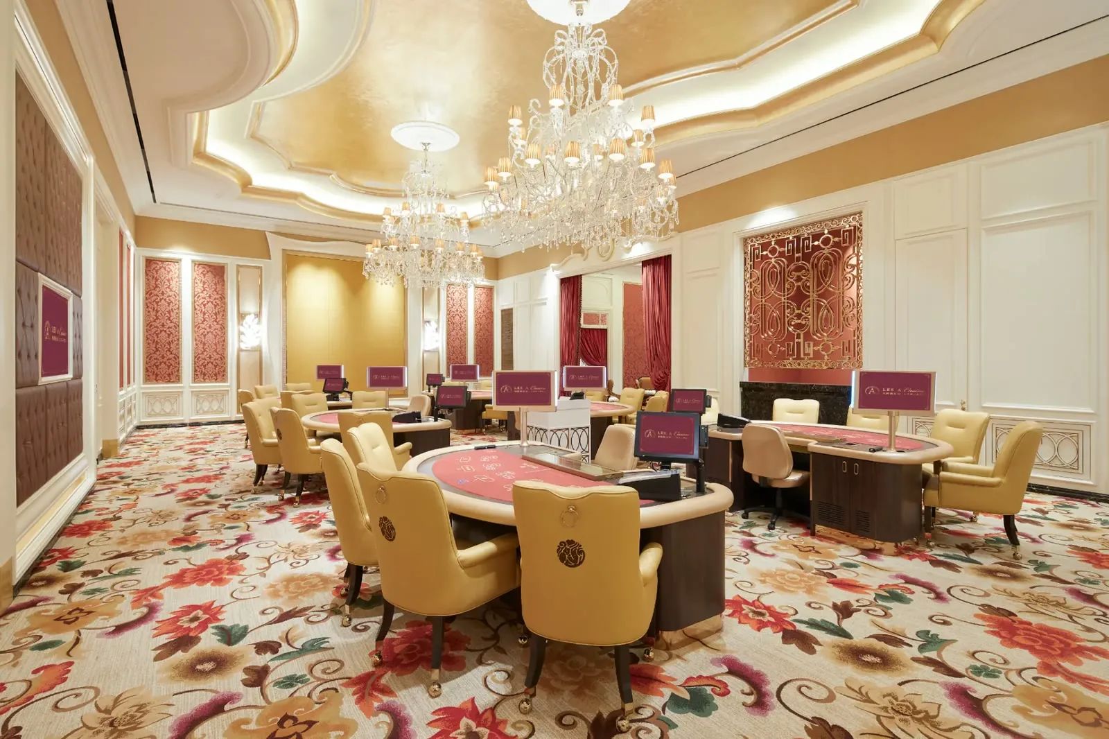 LES A Casino · 桌台游戏区