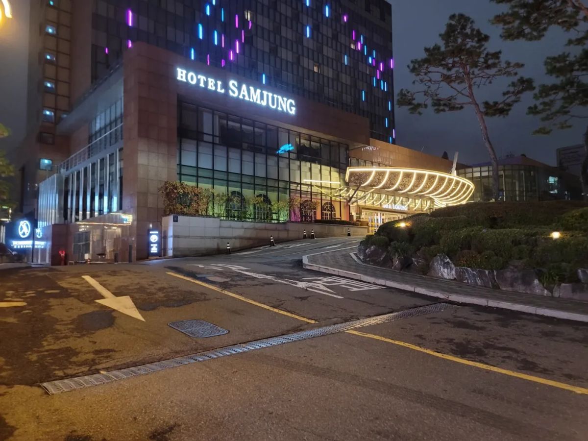 Running Rabbit · 酒店大楼
